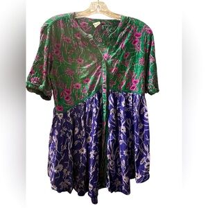 Adorable Anthropologie Akemi + Kim multicolored top, size x small
